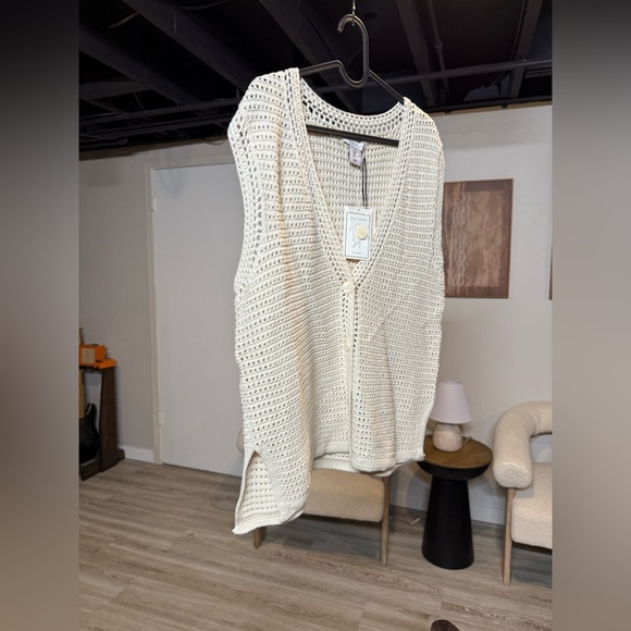Sincerely Jules Button Up Cropped crochet Sweater Vest - Picture 6 of 9